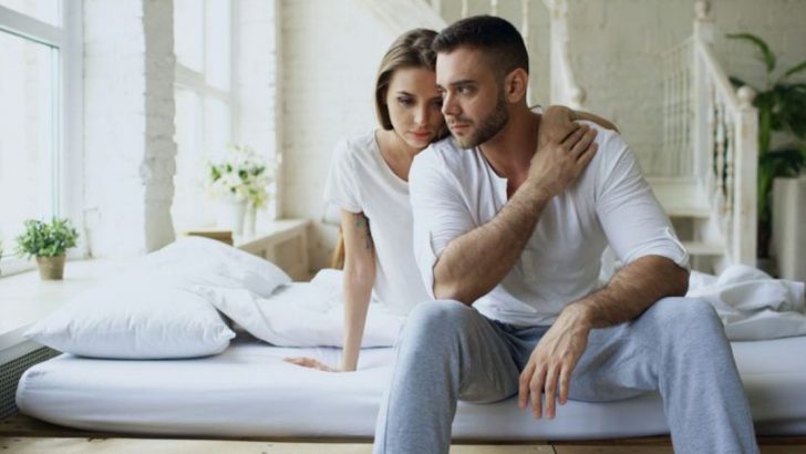 9 winzige Dinge, die Menschen tun, wenn sie heimlich unsicher in der Liebe sind