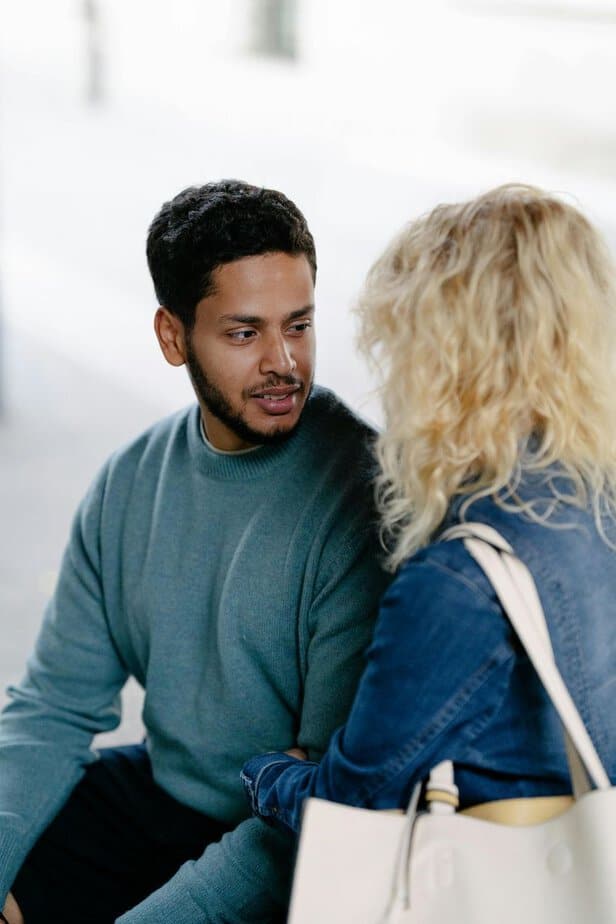 Er redet &uuml;ber andere Frauen (auch beil&auml;ufig)