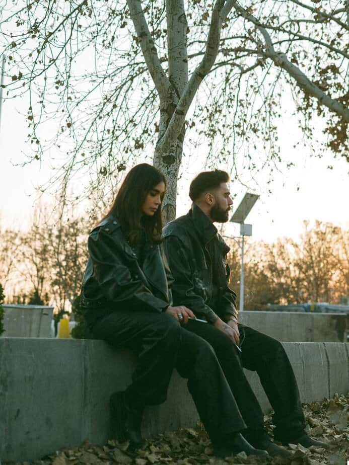 Er zieht sich gefühlsmäßig zurück