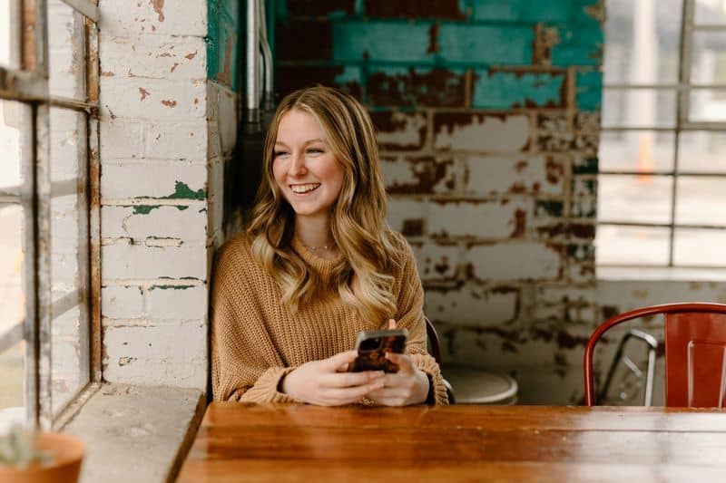 Wenn er dich so textet, ist er definitiv in dich verliebt He Compliments You Genuinely and Often