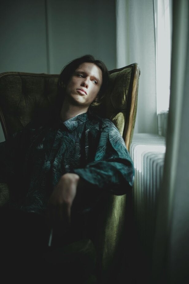 Er hat keine Hobbys oder Freunde Er hat keine Hobbys oder Freunde