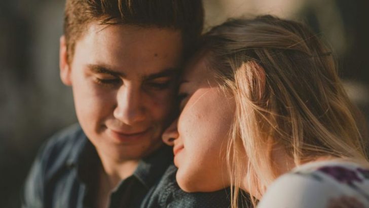 Ist es sicher, deinem Partner zu vertrauen? Diese 10 Zeichen sagen Ja