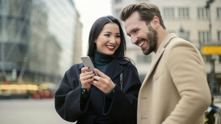 Wenn ein Mann heimlich eine Frau will, wird er diese 10 Dinge beiläufig sagen