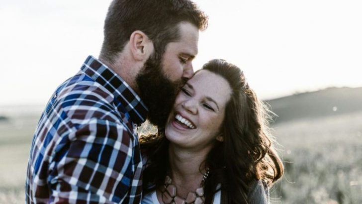 Wenn er diese 12 kleinen Dinge tut, bist du mit einem erwachsenen Mann zusammen