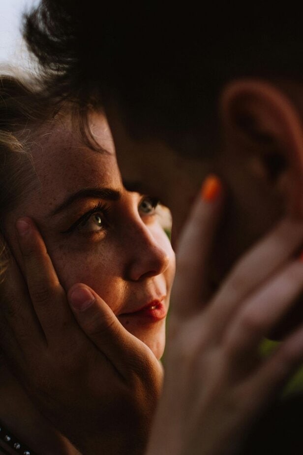 Gesichtsausdruck und Augenkontakt