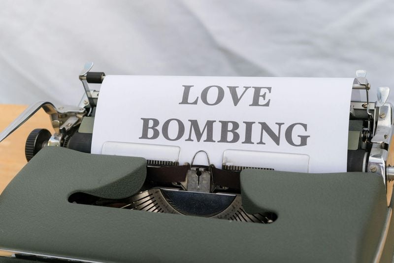 Love Bombing vor der Bindung