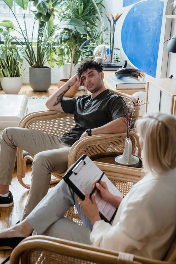 Er versucht, sich zu bessern Er versucht, sich zu bessern