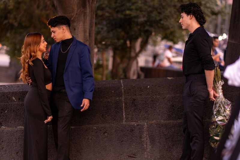 Sie zeigen Interesse an anderen Menschen in deiner Umgebung Sie zeigen Interesse an anderen Menschen in deiner Umgebung