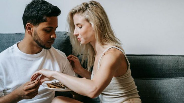 10 Fehler, die Paare machen, nachdem sie zusammengezogen sind