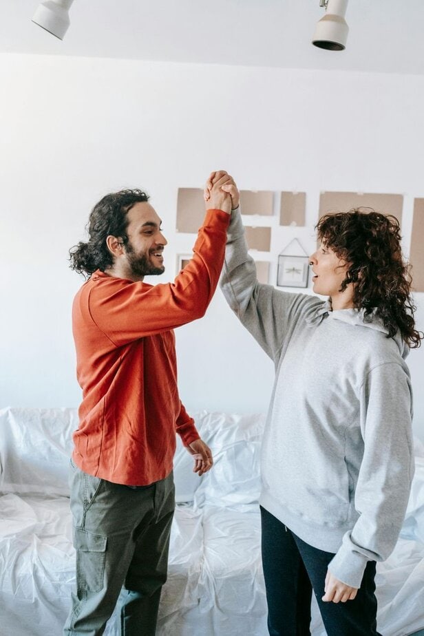 Sie feiert und trauert mit dir