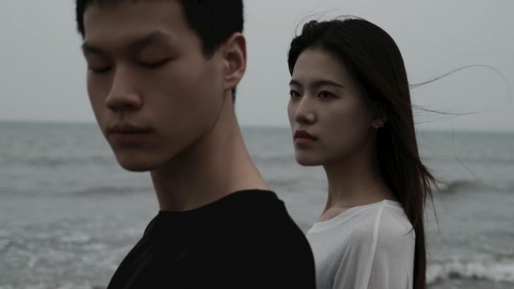 10 Zeichen, die zeigen, dass du emotional kontrolliert wirst, ohne es zu merken