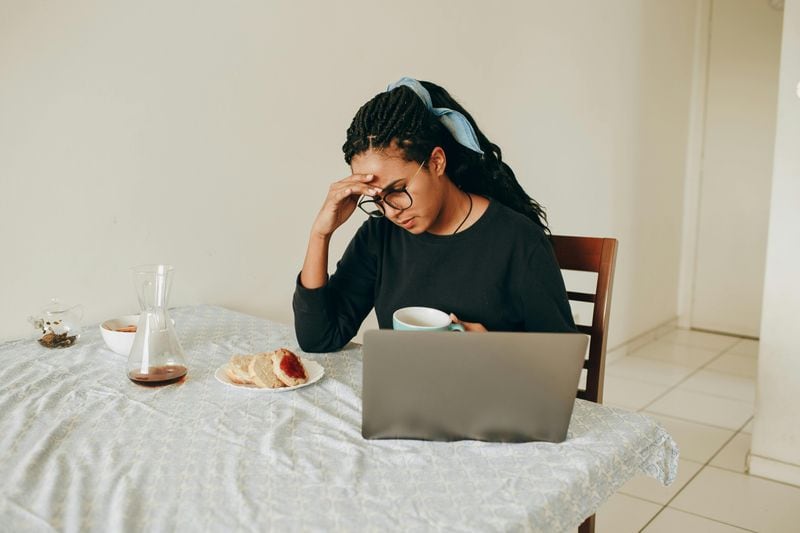 Unterbrechung von Routine und Angewohnheiten