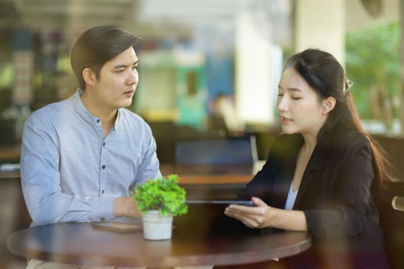 Er entscheidet alles, ohne dich zu fragen Er entscheidet alles, ohne dich zu fragen