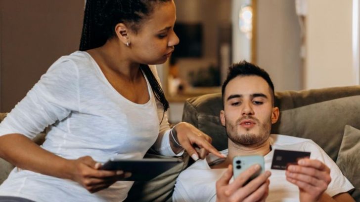 11 Dinge, die M&auml;nner tun und die Frauen heimlich unattraktiv finden