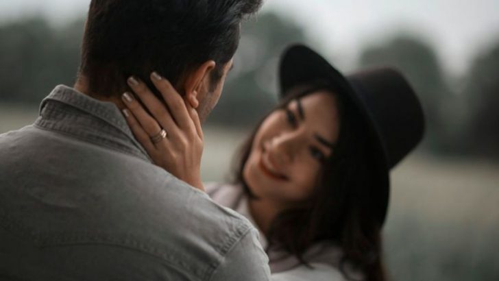 11 Zeichen, dass ein Mann wirklich tief in dich verliebt ist