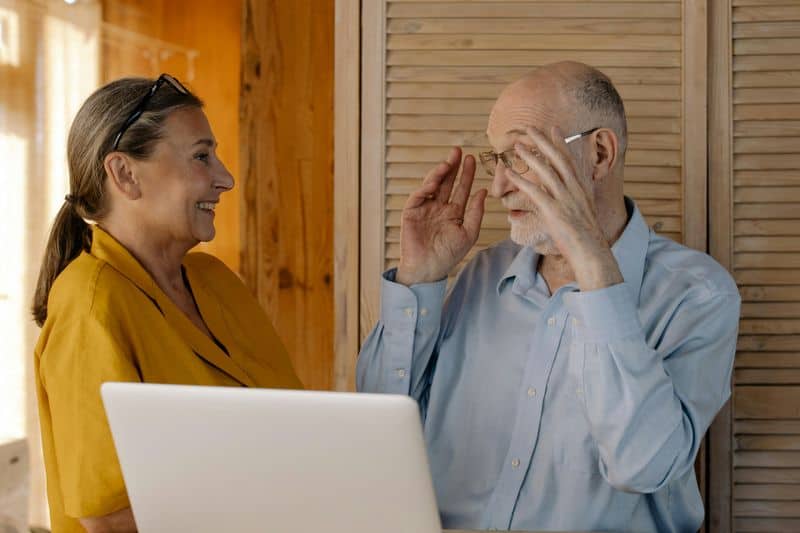 Er kommuniziert offen und aufrichtig