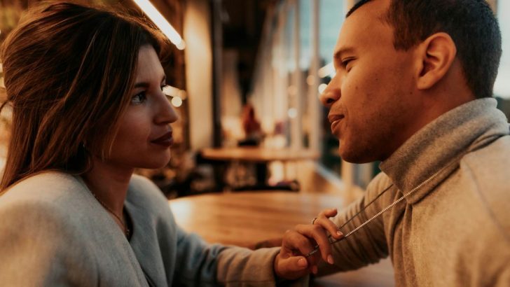 12 subtile Wege, um jemandem zu zeigen, dass du dich zu ihm hingezogen f&uuml;hlst