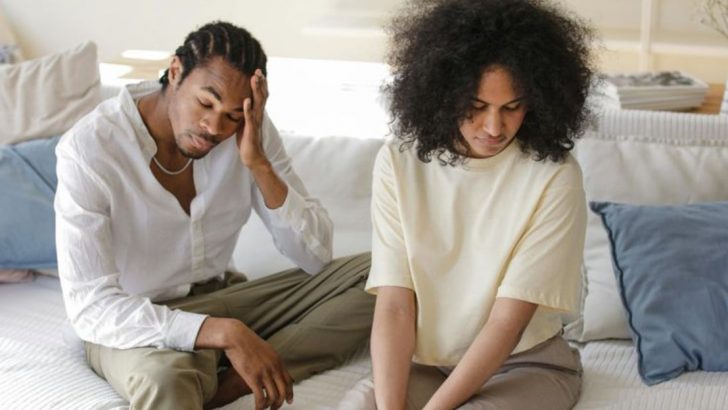 12 Zeichen, dass ein Mann nicht mehr liebt &ndash; lange bevor er es sagt