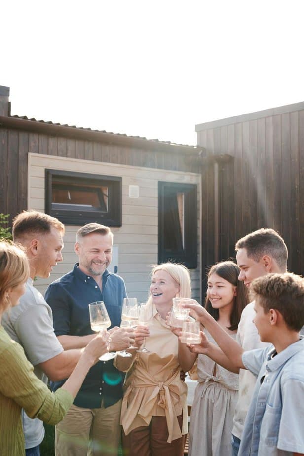 Er versucht, deine Freunde und Familie zu beeindrucken