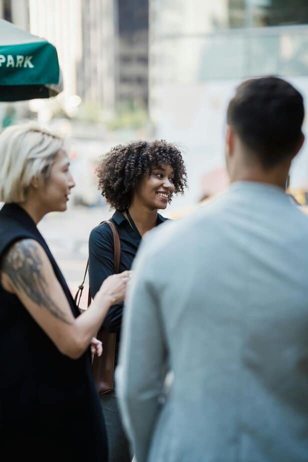 7 Dinge, die Männer als erstes bemerken, wenn sie dich finden How You Treat People You Don't Know