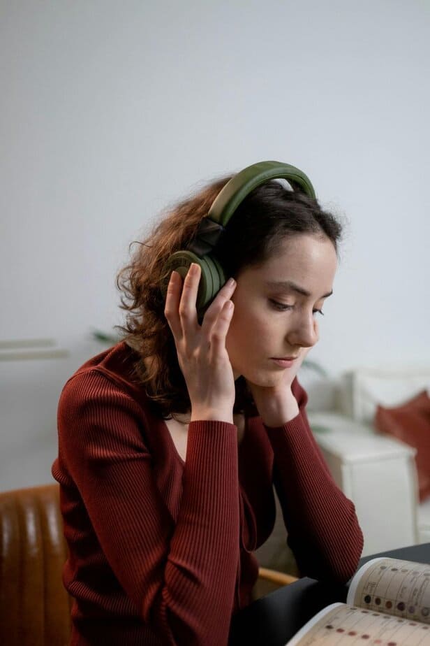 Ihre Freizeit verbringt sie allein