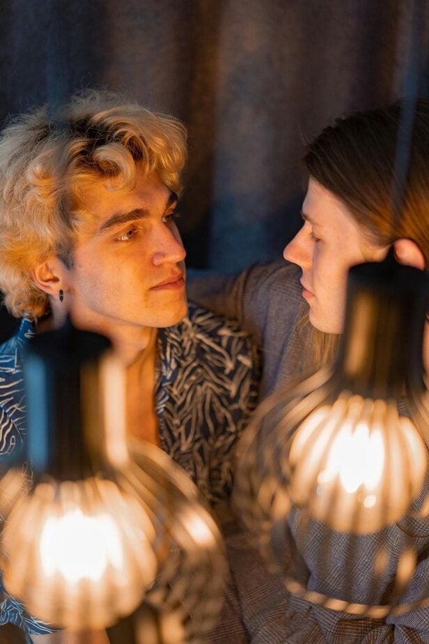 Sie ist allein auf die Familie oder einen Partner angewiesen