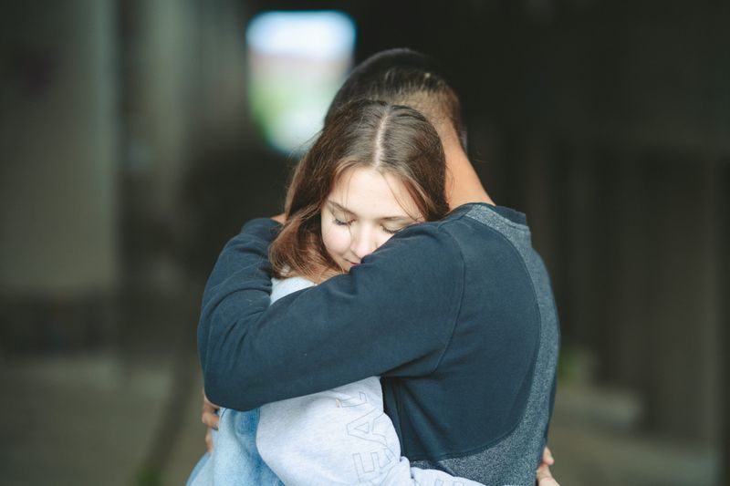 Mach, dass sie sich emotional sicher f&uuml;hlt