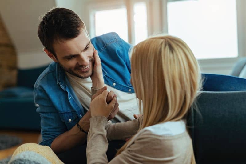 Sie zeigt jeden Tag Zuneigung Sie zeigt jeden Tag Zuneigung