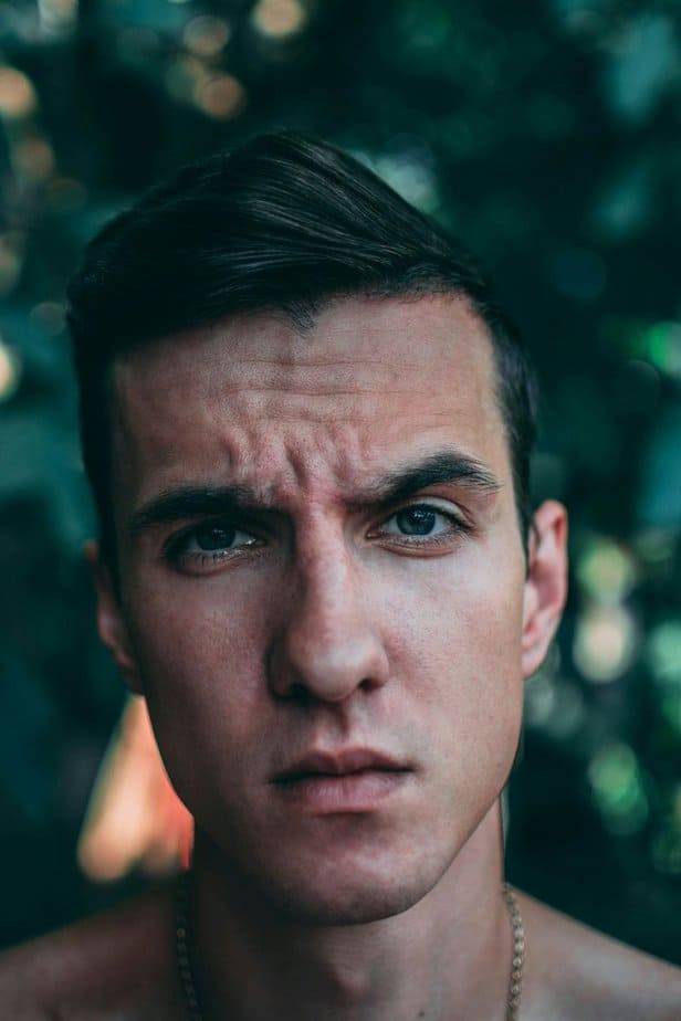 Er ist reizbar oder leicht zu &auml;rgern