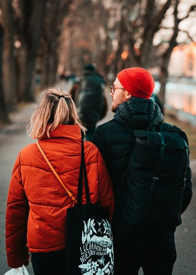 Er zeigt seine Zuneigung in der &Ouml;ffentlichkeit
