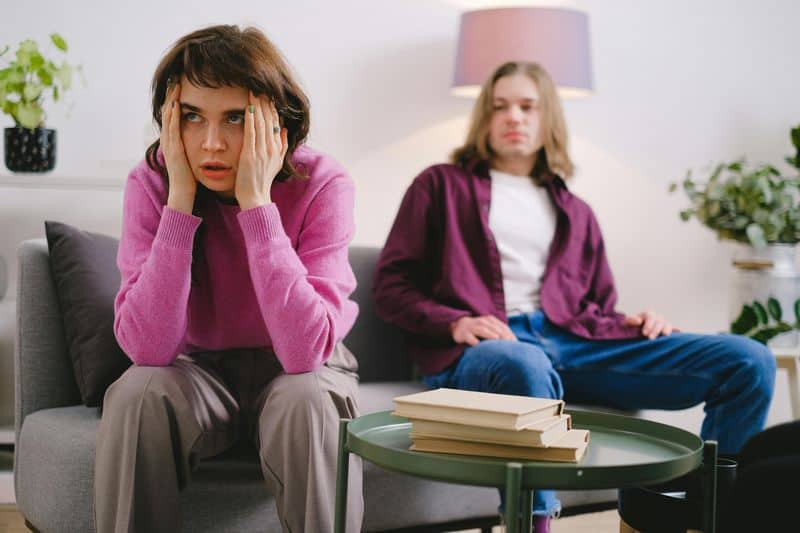 Er gibt anderen die Schuld an seinen Problemen