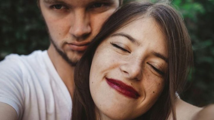 Diese 11 Zeichen bedeuten nicht, dass sie betr&uuml;gt &ndash; sie bedeuten oft Unsicherheit