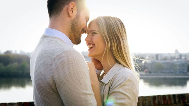 Frauen, die im Kopf eines Mannes bleiben, haben immer diese 10 Eigenschaften