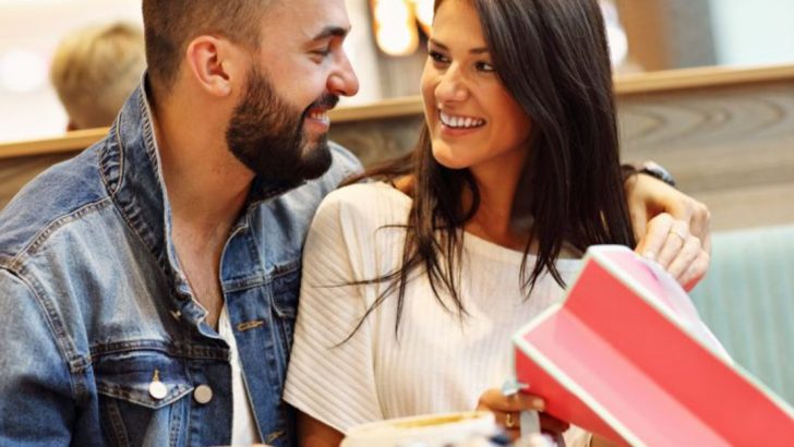 Wenn zwei Menschen f&uuml;reinander bestimmt sind, zeigen sich diese 8 Zeichen immer