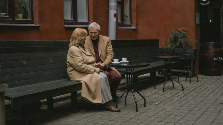 10 Dinge, &uuml;ber die &auml;ltere M&auml;nner beim Date heimlich Stress haben