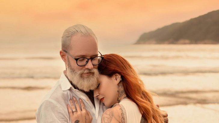 10 Eigenschaften, die Narzissten bei Frauen suchen (und warum sie es auf dich abgesehen haben)