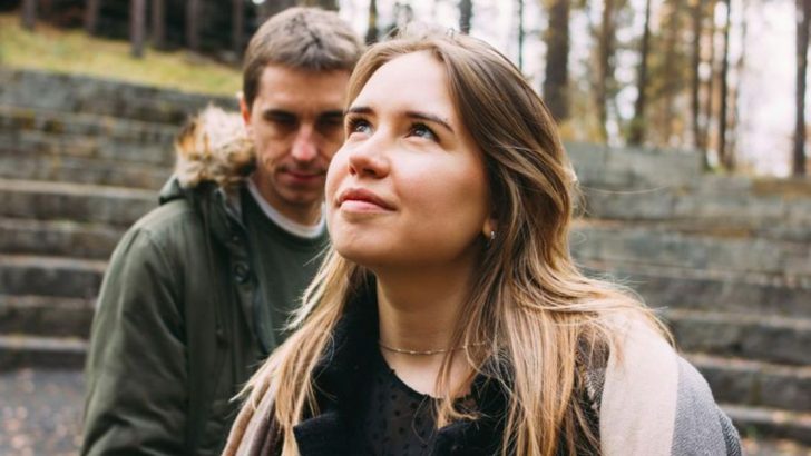 10 Zeichen, dass deine Freundin nicht wirklich investiert ist