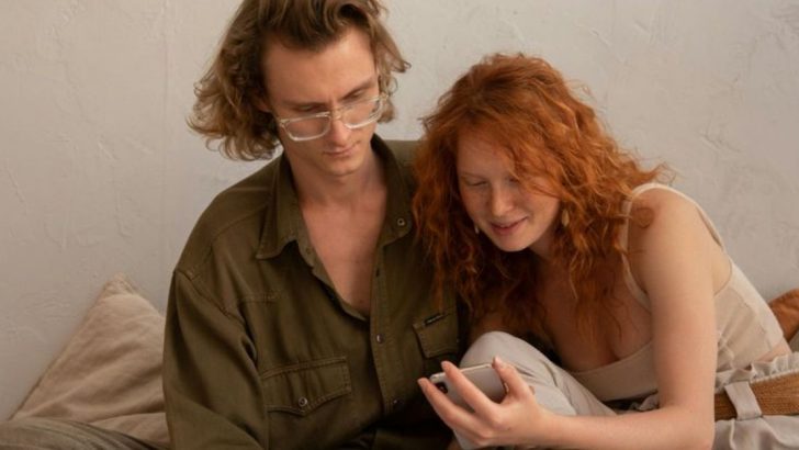 11 Zeichen, dass ein Mann so tut, als wäre er verliebt