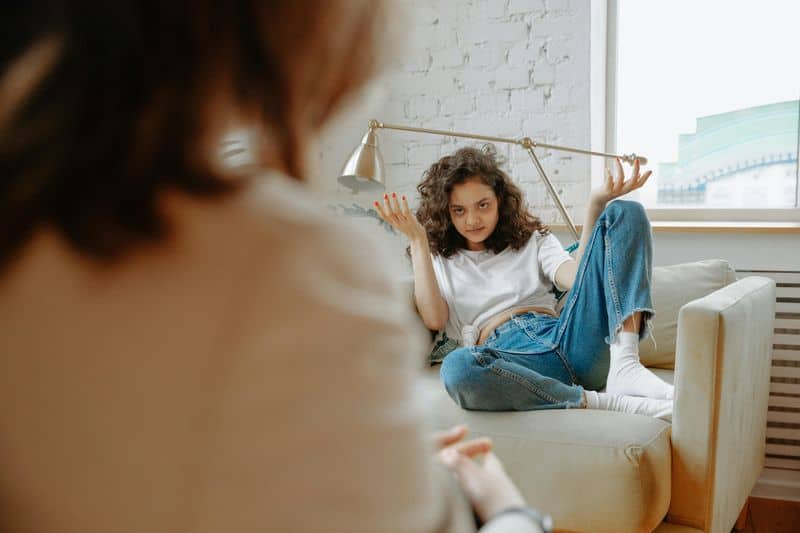 12 Gewohnheiten von Menschen, die laut Psychologie immer allein bleiben Dismiss Other People's Interests