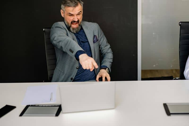 Kritik an ihnen wird auf dich abgew&auml;lzt