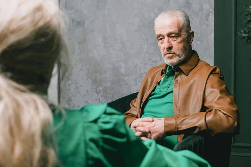 Die Leistungen anderer herabsetzen oder herabw&uuml;rdigen