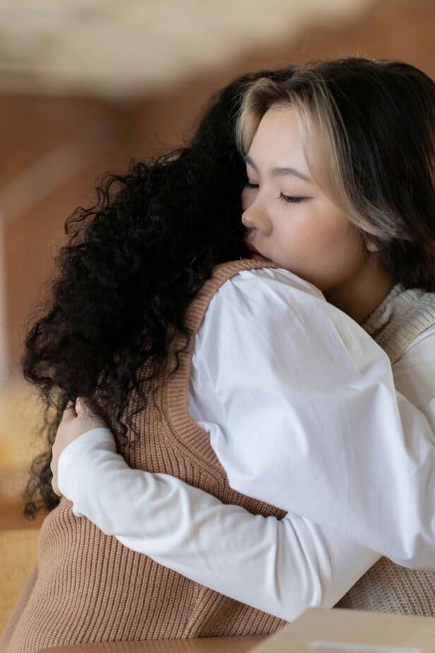 Miterleben, wie andere verletzt werden