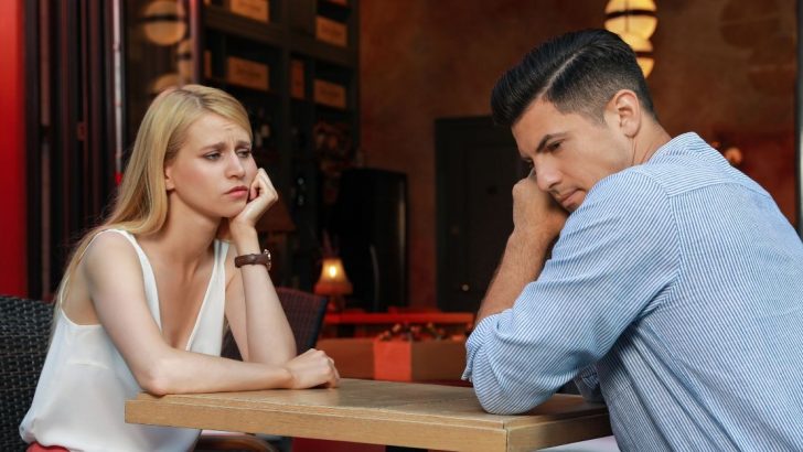 Diese 10 Dating-Verhaltensweisen signalisieren den Männern leise Verzweiflung