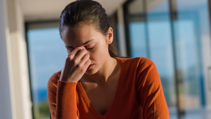 Du bildest es dir nicht ein: 10 subtile Wege, wie du dich selbst Gaslighting betreiben kannst