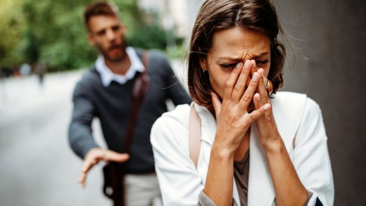 Wenn du mit einem Narzissten ausgegangen bist, werden sich diese 11 Dinge unangenehm vertraut anfühlen