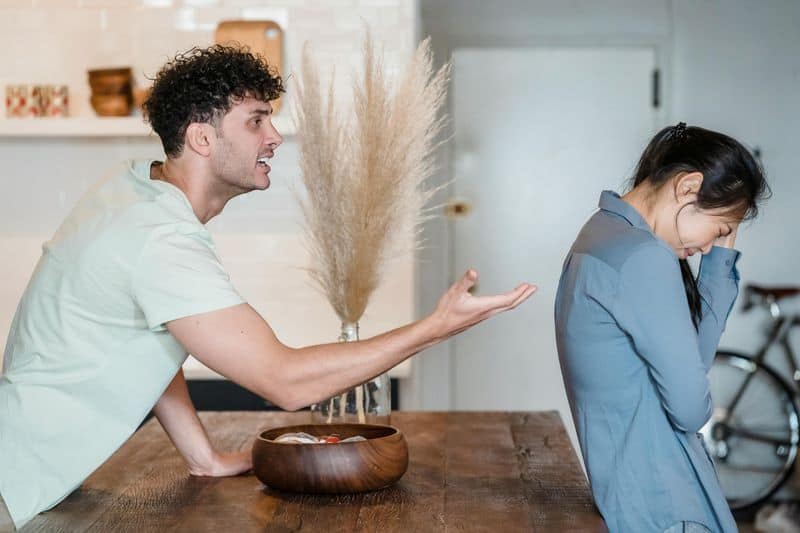 14 Dinge, die Narzissten sagen, um deine Grenzen schon früh auszutesten You're just so sensitive